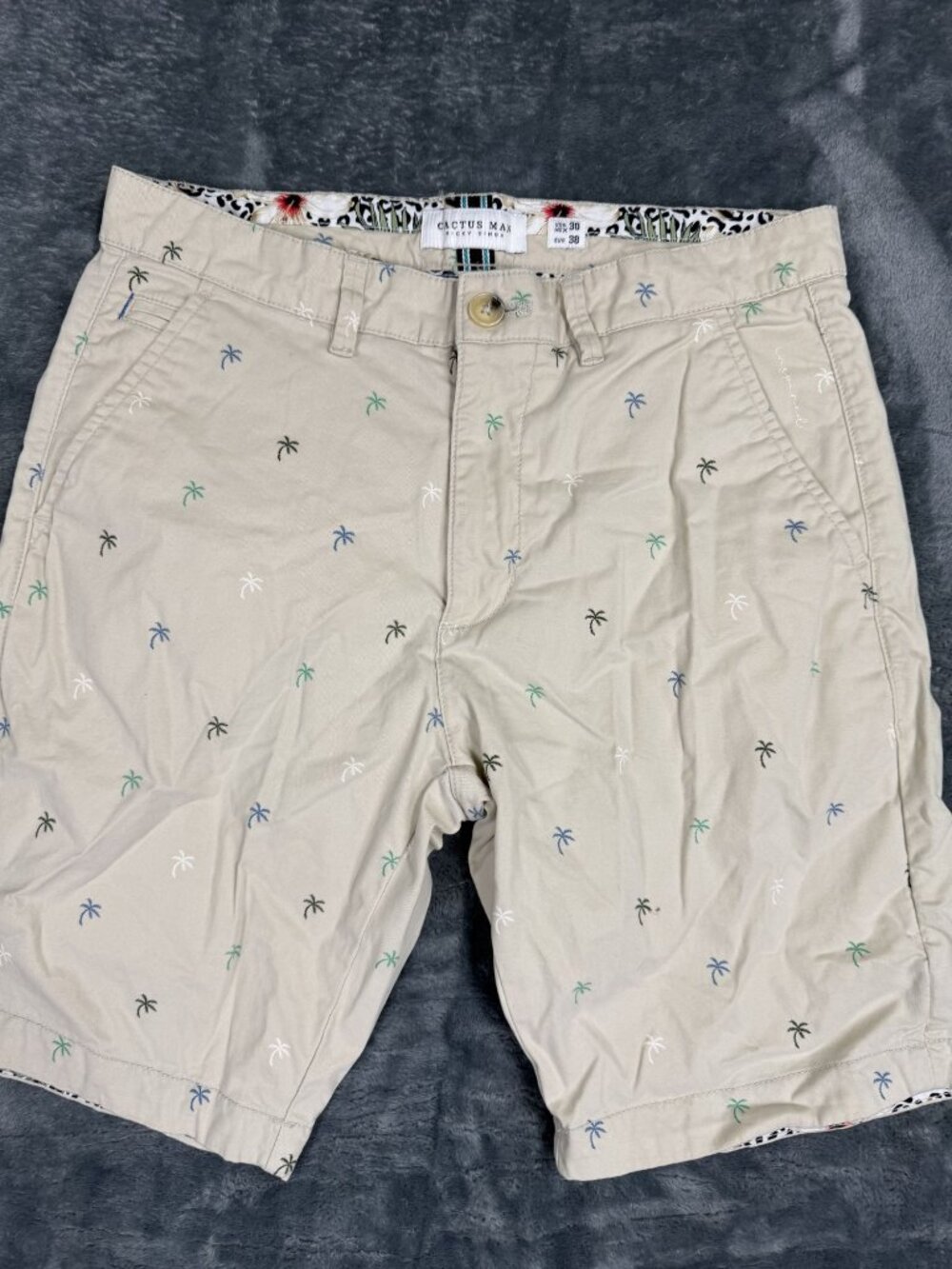 Cactus Man Beige Palm Tree Print Mens Shorts Size 30 Casual Lightweight